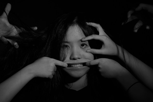 8 Cara Berhenti Menjadi People Pleaser, Penyebab, dan Cirinya