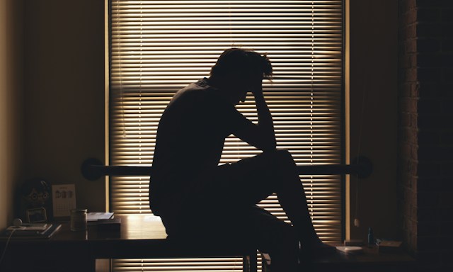 Quarter Life Crisis Fase, Ciri, dan 7 Cara Menghadapinya